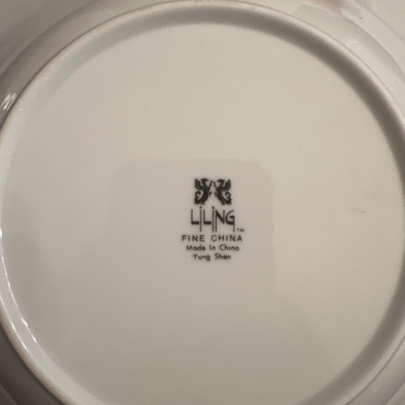 Fine China!! Set of 8 - except for one missing dinner plate. - Picture 3 of 3